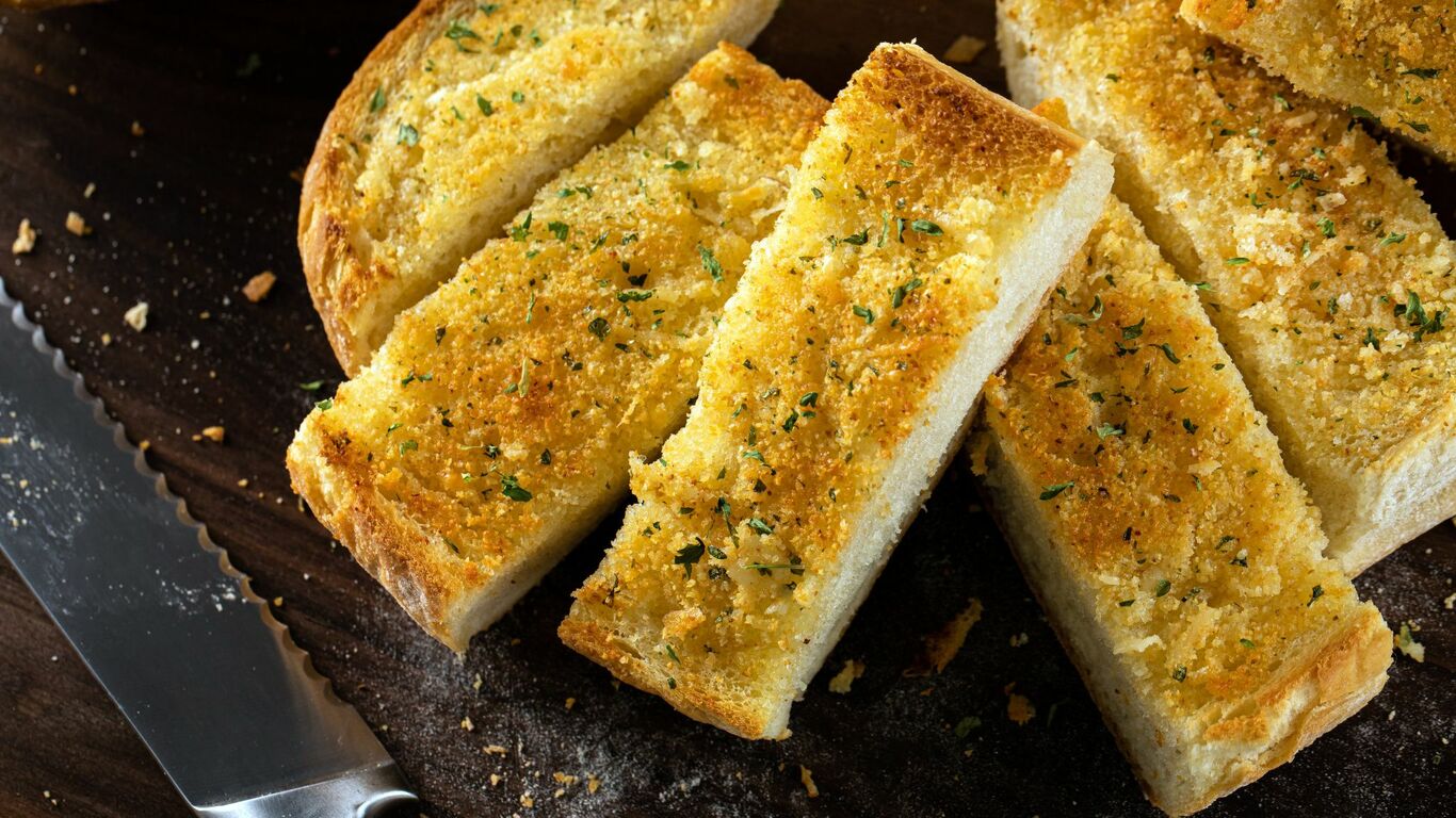 MCCORMICK GARLIC BREAD SEASONING - US Foods CHEF'STORE