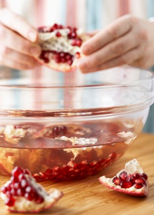 removing pomegranate seeds with water