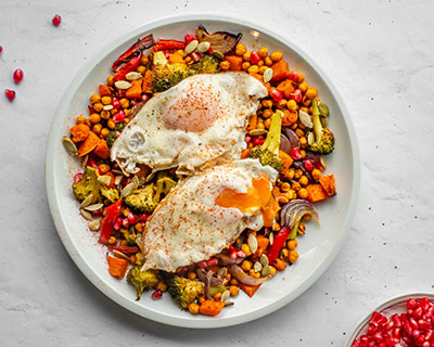 Topla solata: čičerika z jajci po receptu Lucije Volčanšek