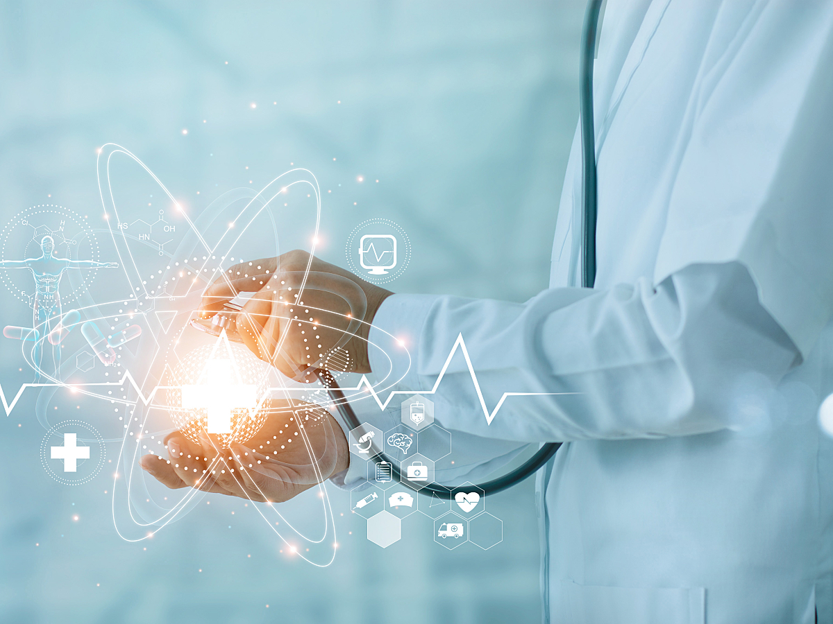 A cardiologist with a stethoscope points to a tablet with a glow around his finger to illustrate the concept of clinical connectivity