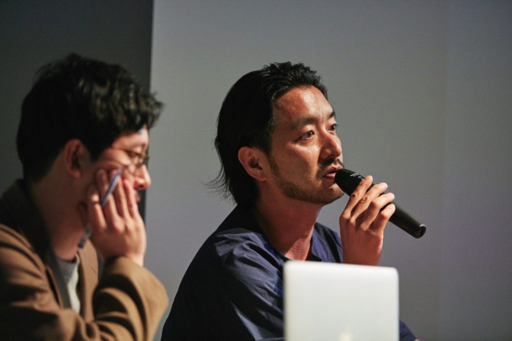 ビームス コミュニケーションディレクターの土井地博さん（右）と『MilK JAPON』の星本和容編集長