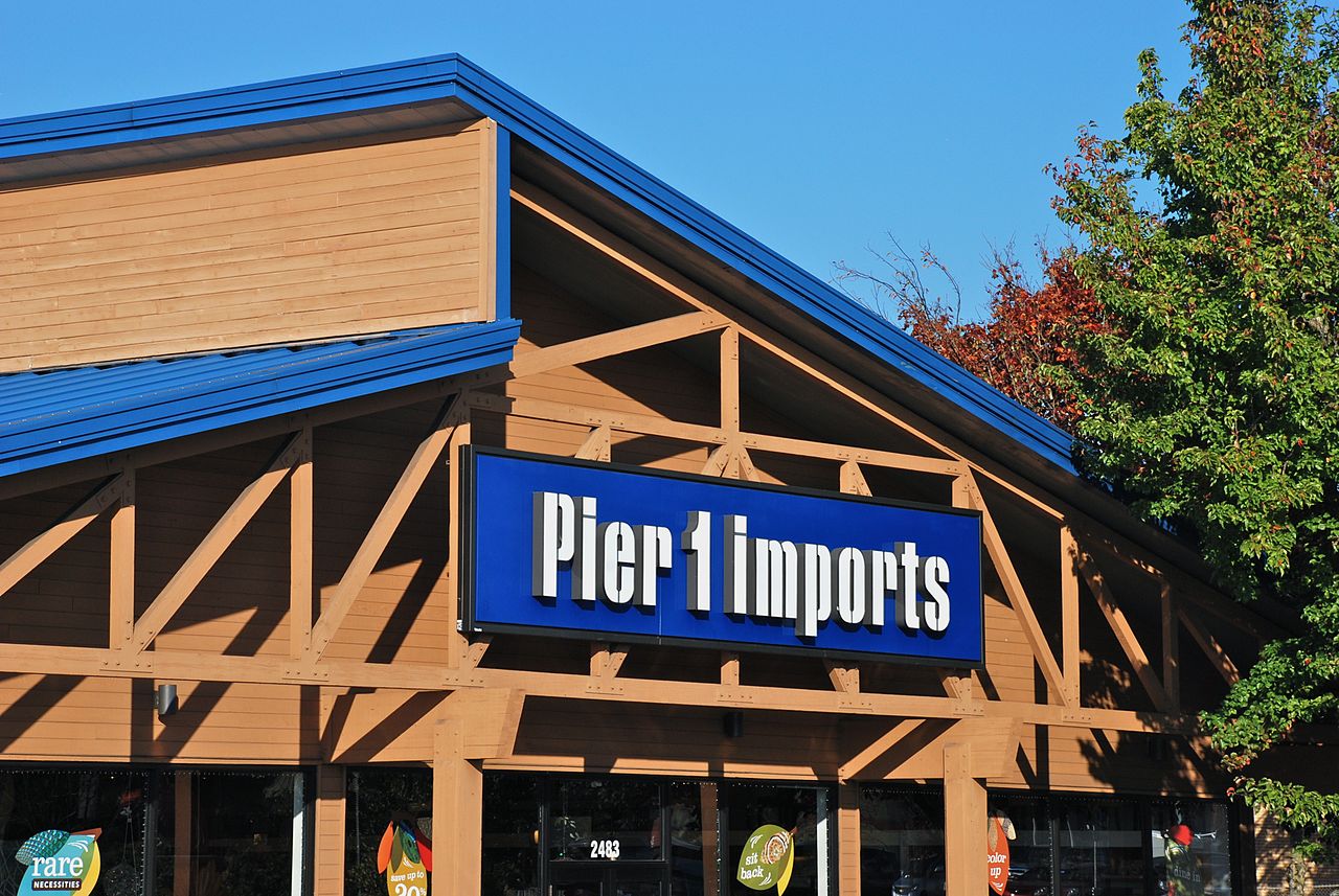 Pier_1_Imports_sign_-_Hillsboro,_Oregon_2013