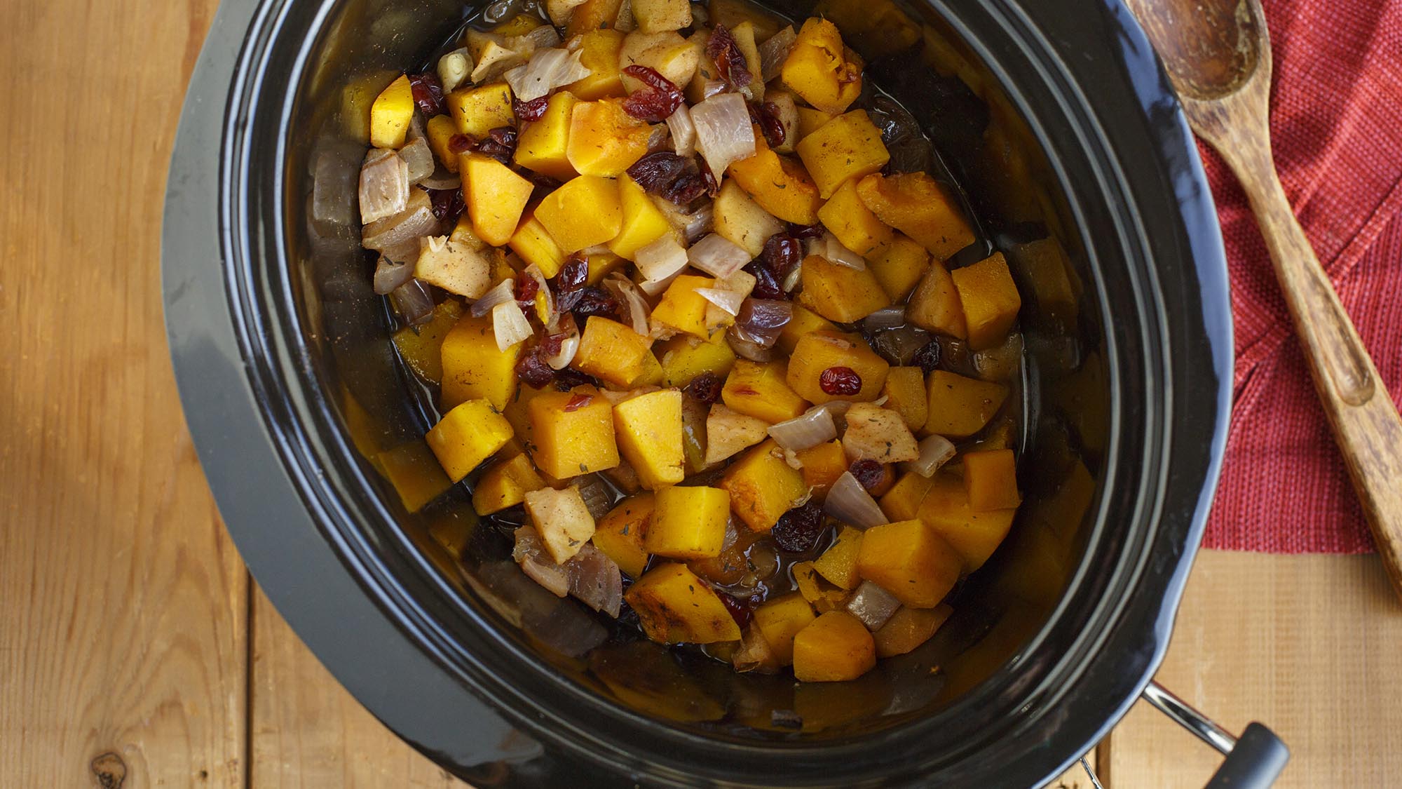 slow_cooker_squash_with_cranberries_and_apples_2000x1125.jpg