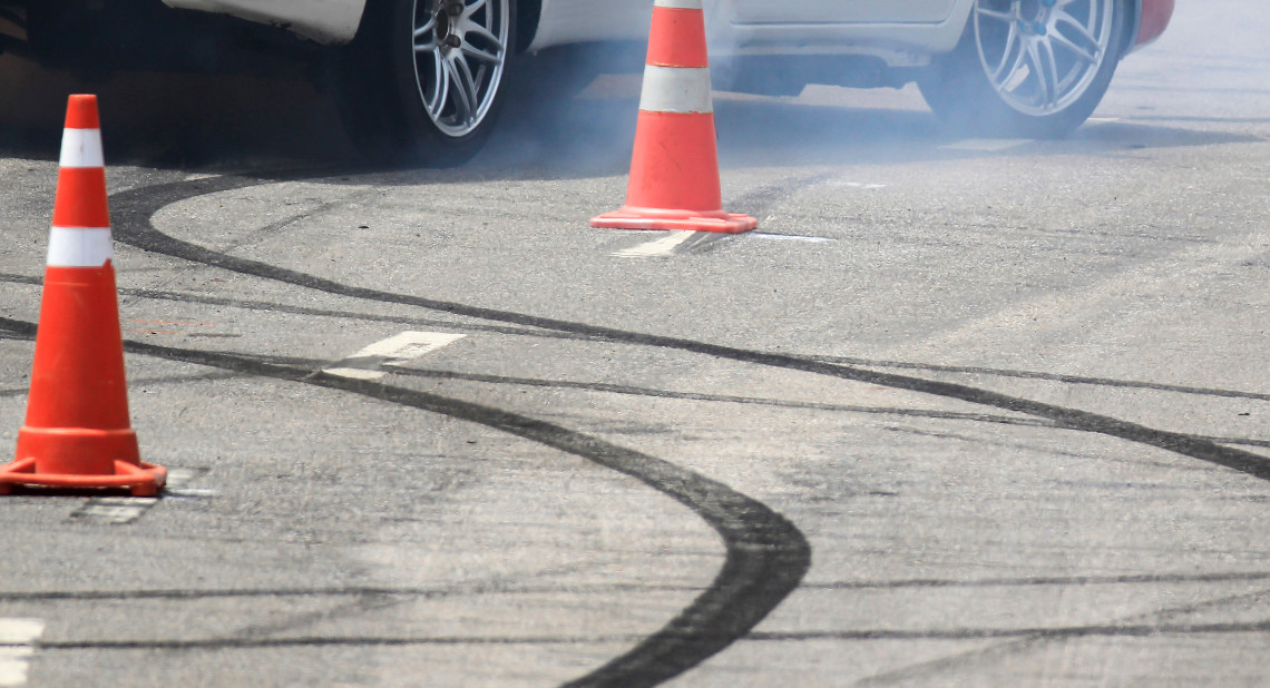 Emergency braking wheel with smoke on the road.