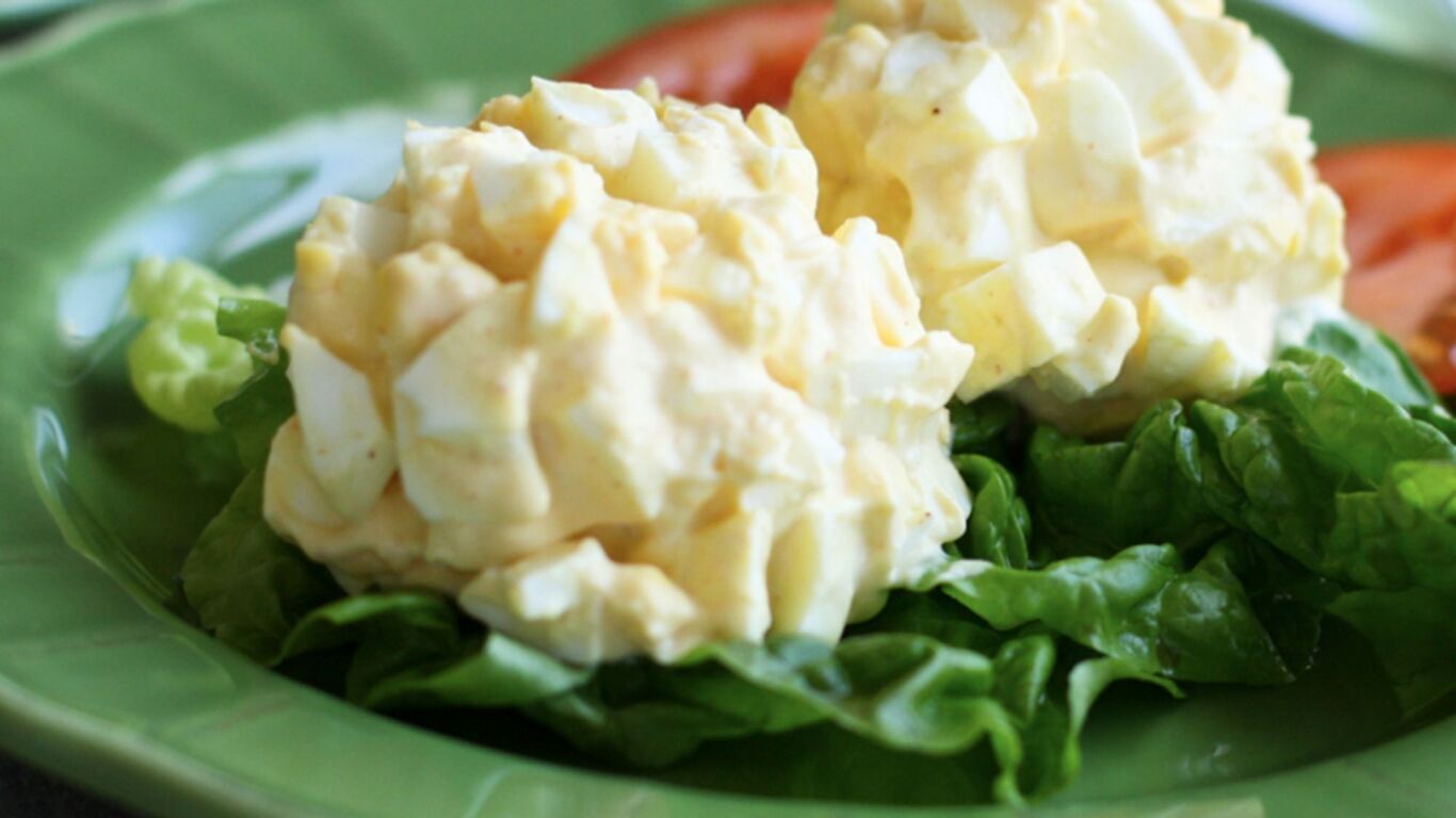 https://images-cdn.welcomesoftware.com/Zz03YjUwYWE3ZjI5YzRmN2I0MDNlYTNlMDQ0NmVmNWYzYg==/easy-egg-salad.jpg?width=1366