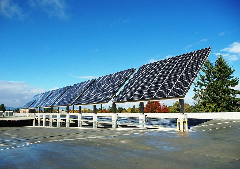 1024px-Solar_panels_front_at_the_Hillsboro_Intermodal_Transit_Facility_-_Hillsboro,_Oregon
