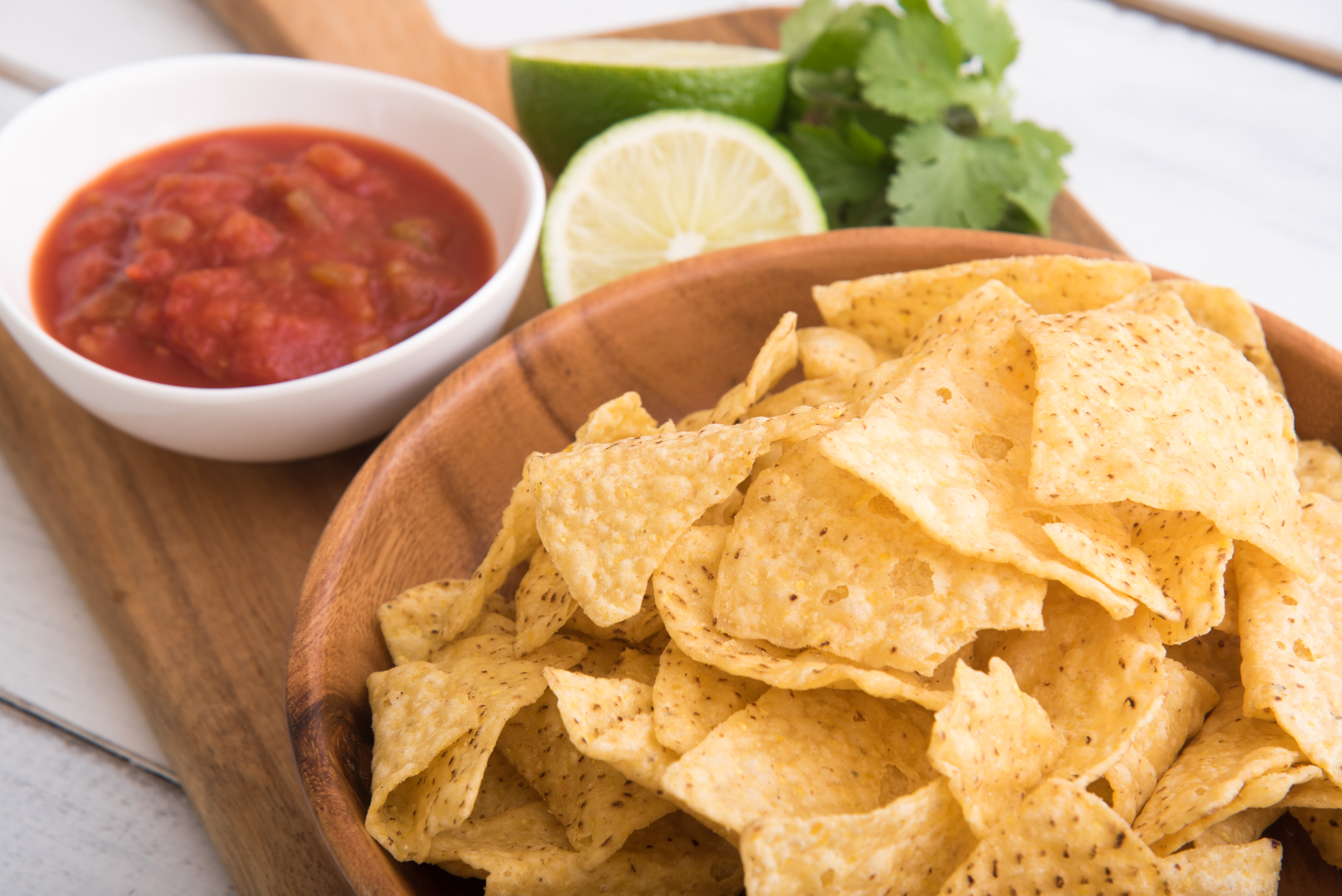 nachos with salsa and lime