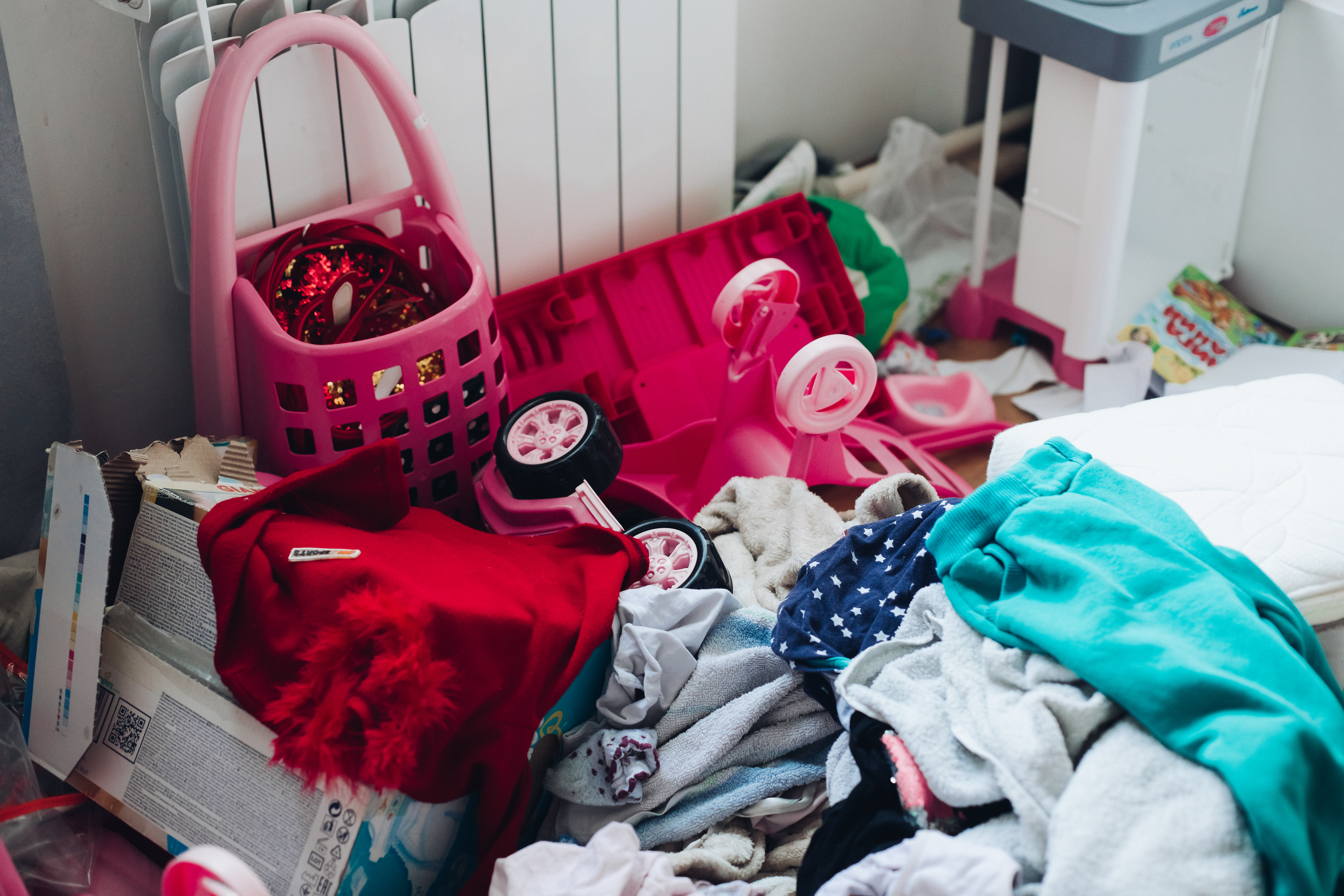 picture-girl-s-children-s-room-with-strong-mess.jpg