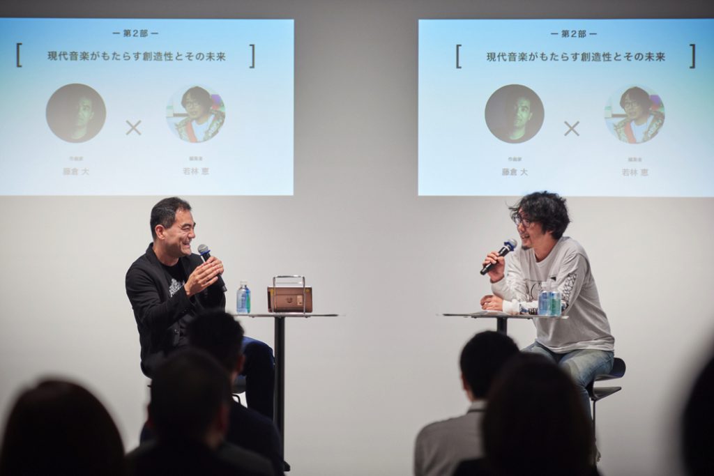 (右から)コンテンツ・ディレクターの若林恵さんと現代作曲家の藤倉大さん