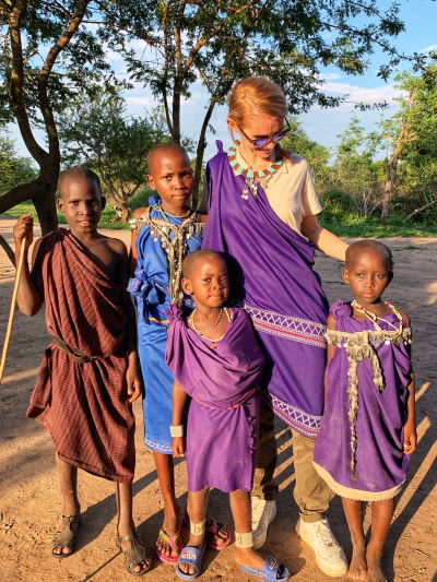 Andreja Počkaj uživa v varnem in zabavnem solo potovanju po Tanzaniji