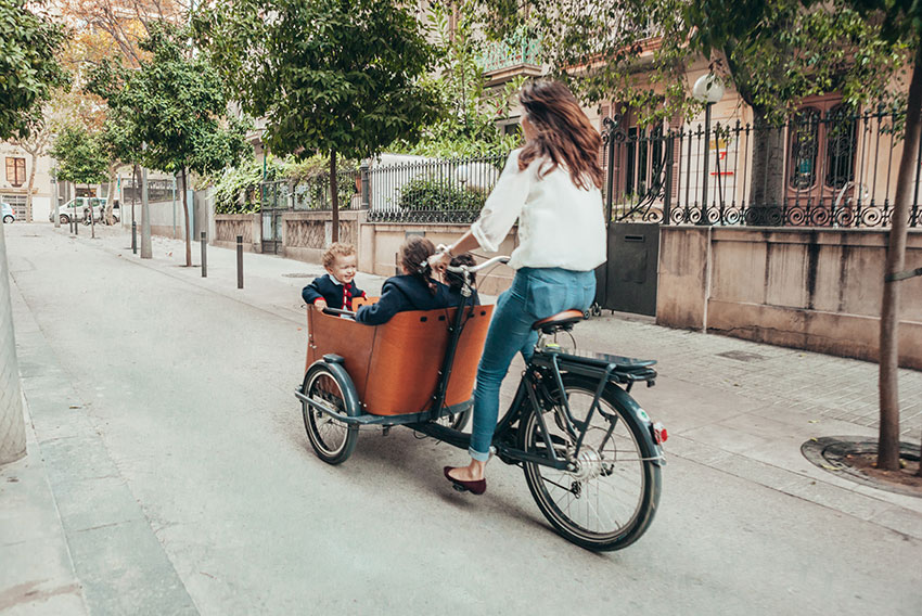 Nizozemsko kolo bakfiets z zabojem.