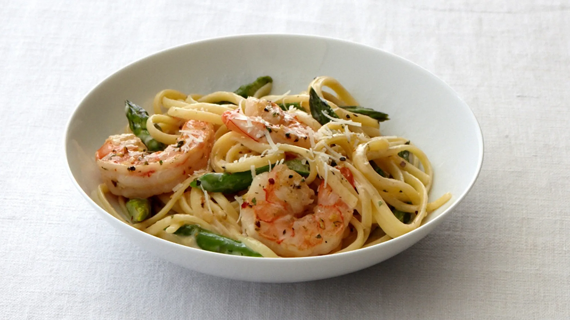creamy-linguine-with-shrimp-and-asparagus.webp
