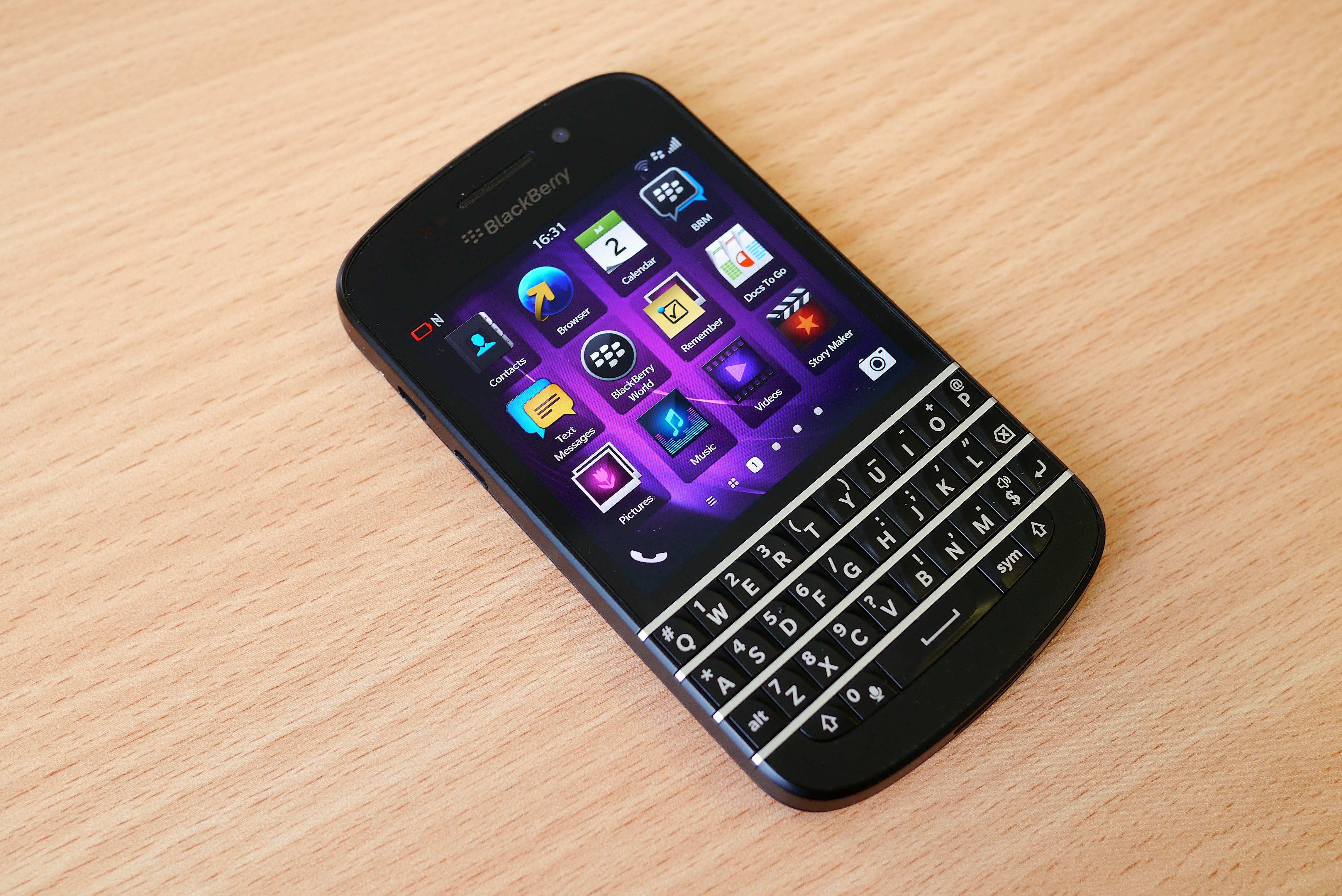 Blackberry_Q10_home_screen