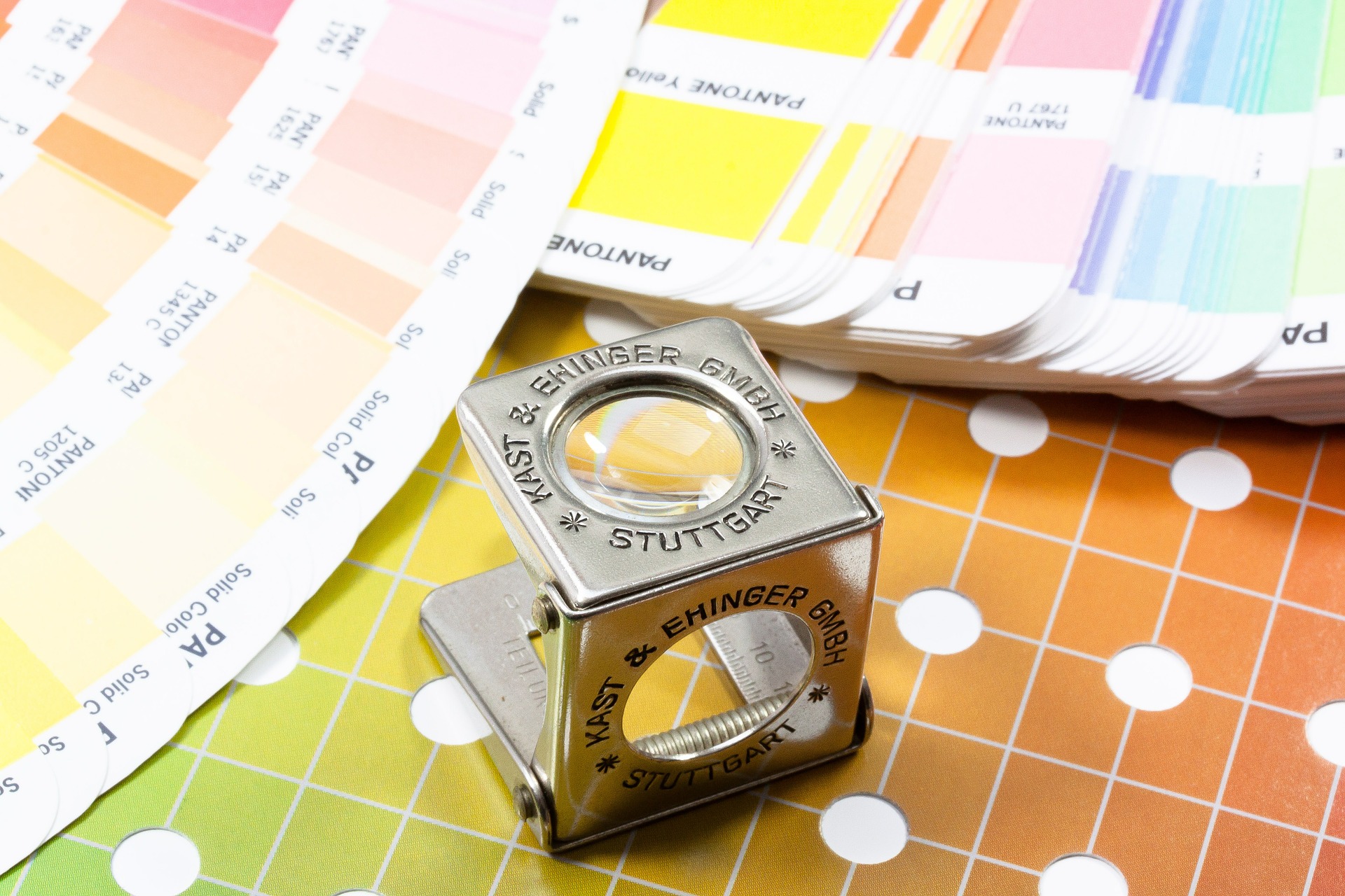 magnifying-glass-gfdfa54f95_1920.jpg