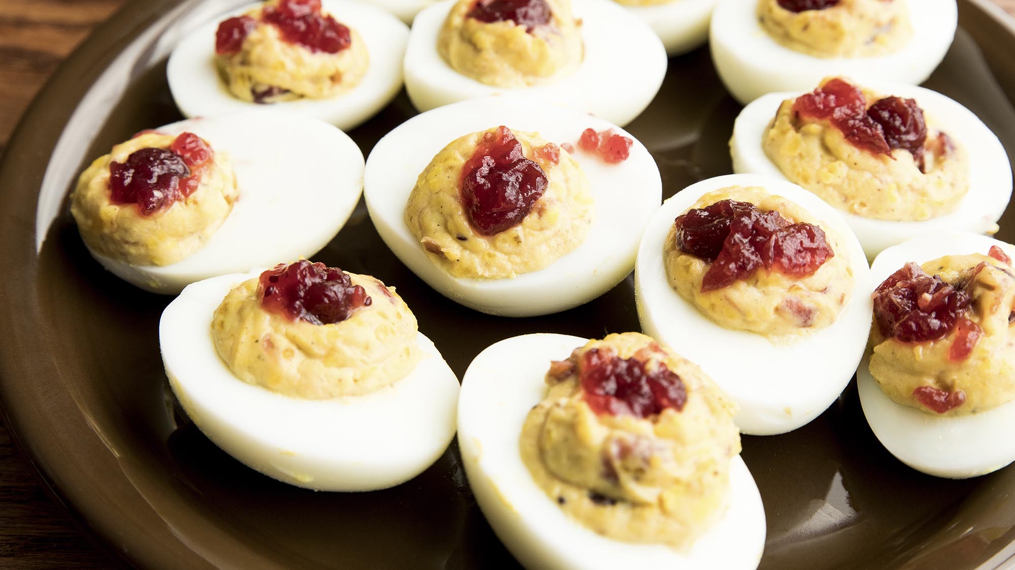 thanksgiving_cranberry_deviled_eggs_2000x1125.jpg