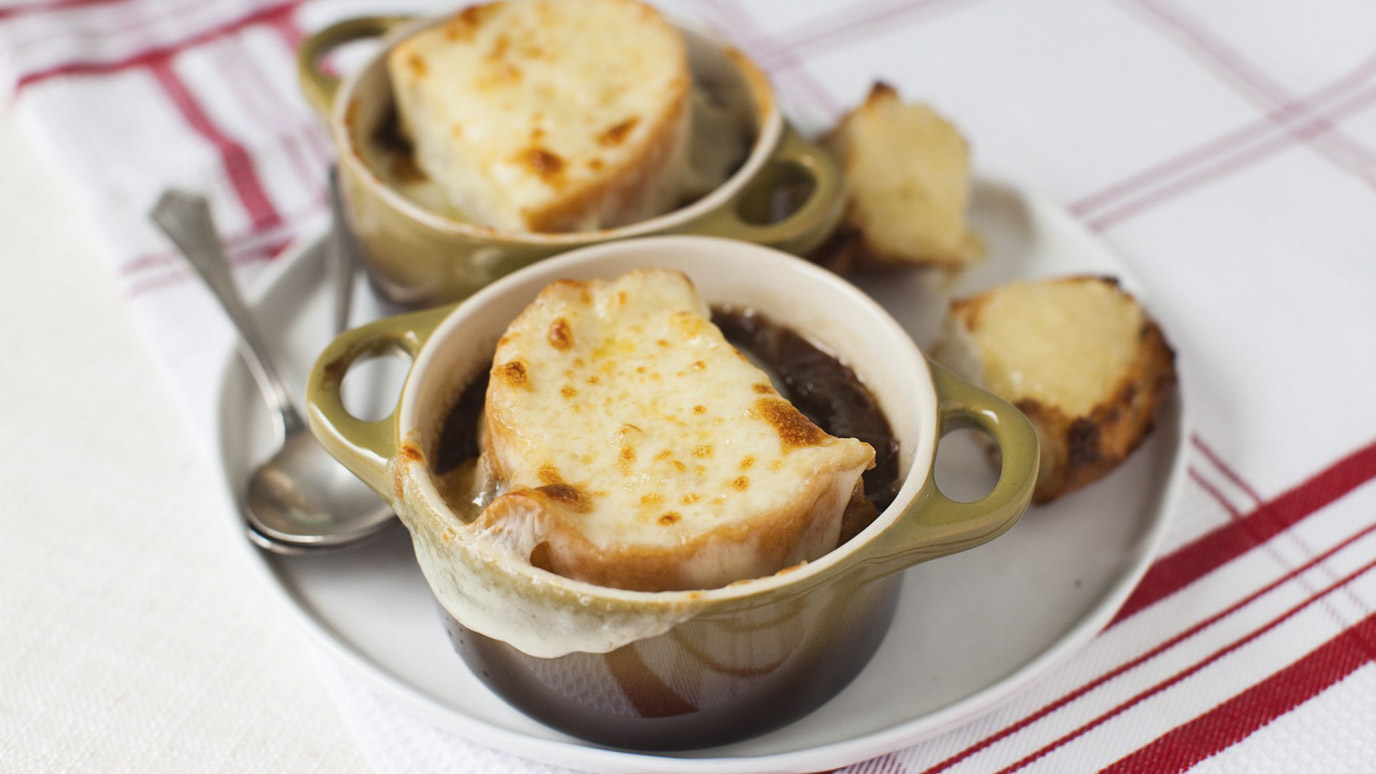 easy_french_onion_soup_the_little_kitchen_2000x1125.jpg