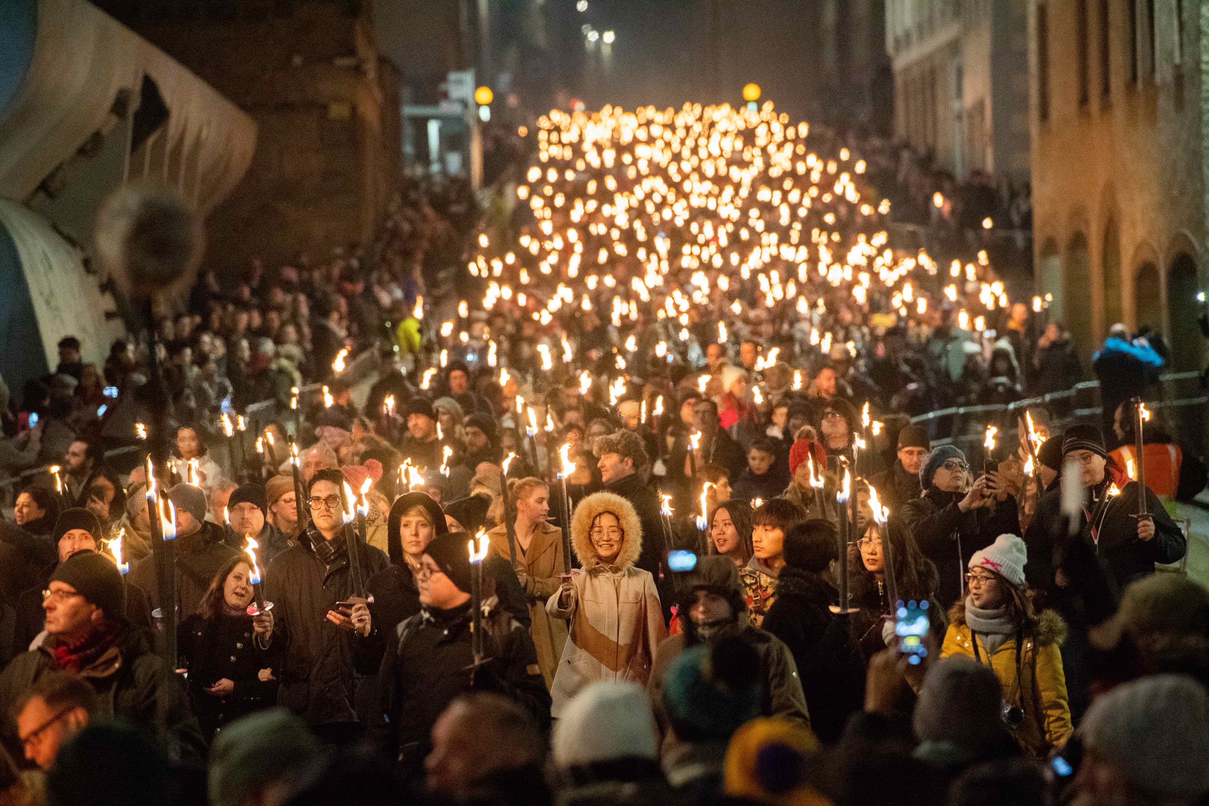 Royal Mile crowd shot -min.JPG