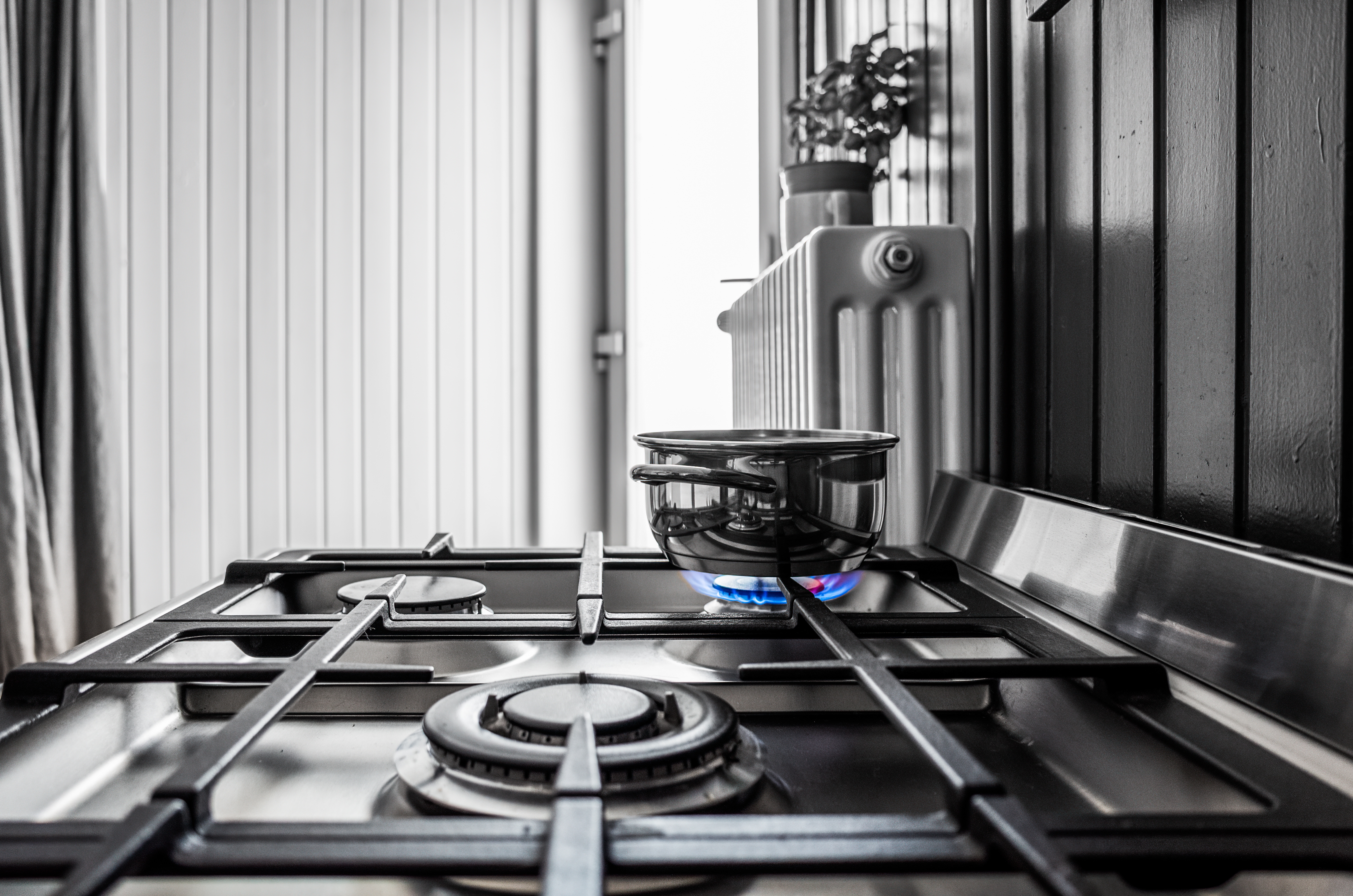 small-metal-pan-stove-kitchen.jpg