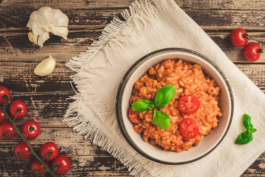 Zelenjavna riževa skleda brez glutena za tekače