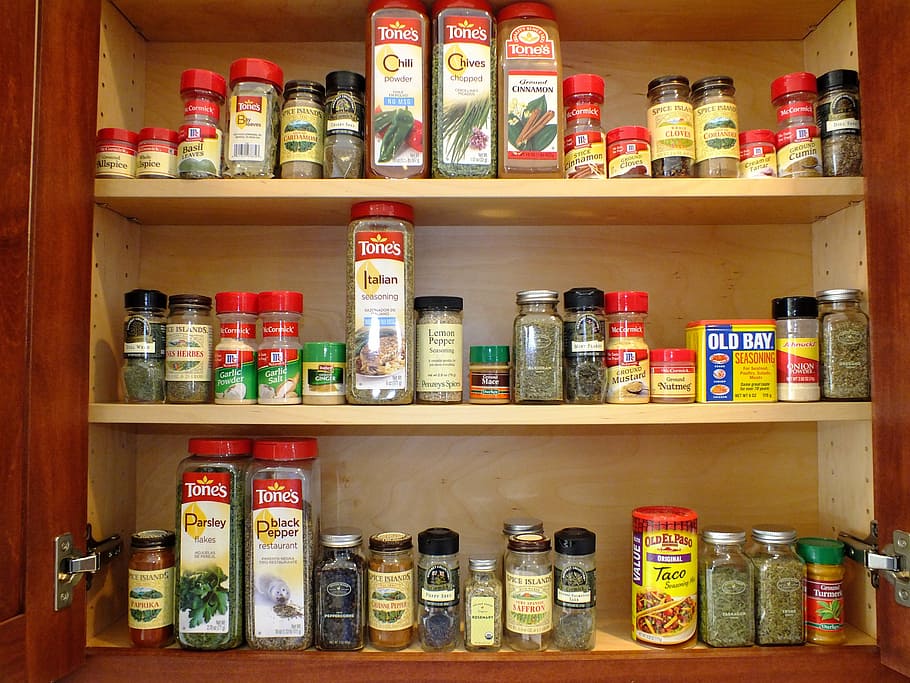 cabinet-spices-orderly-organize.jpg