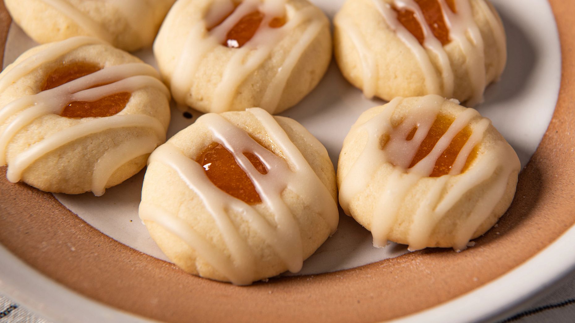 ginger_peach_thumbprint_cookies_with_vanilla_drizzle10889.jpg