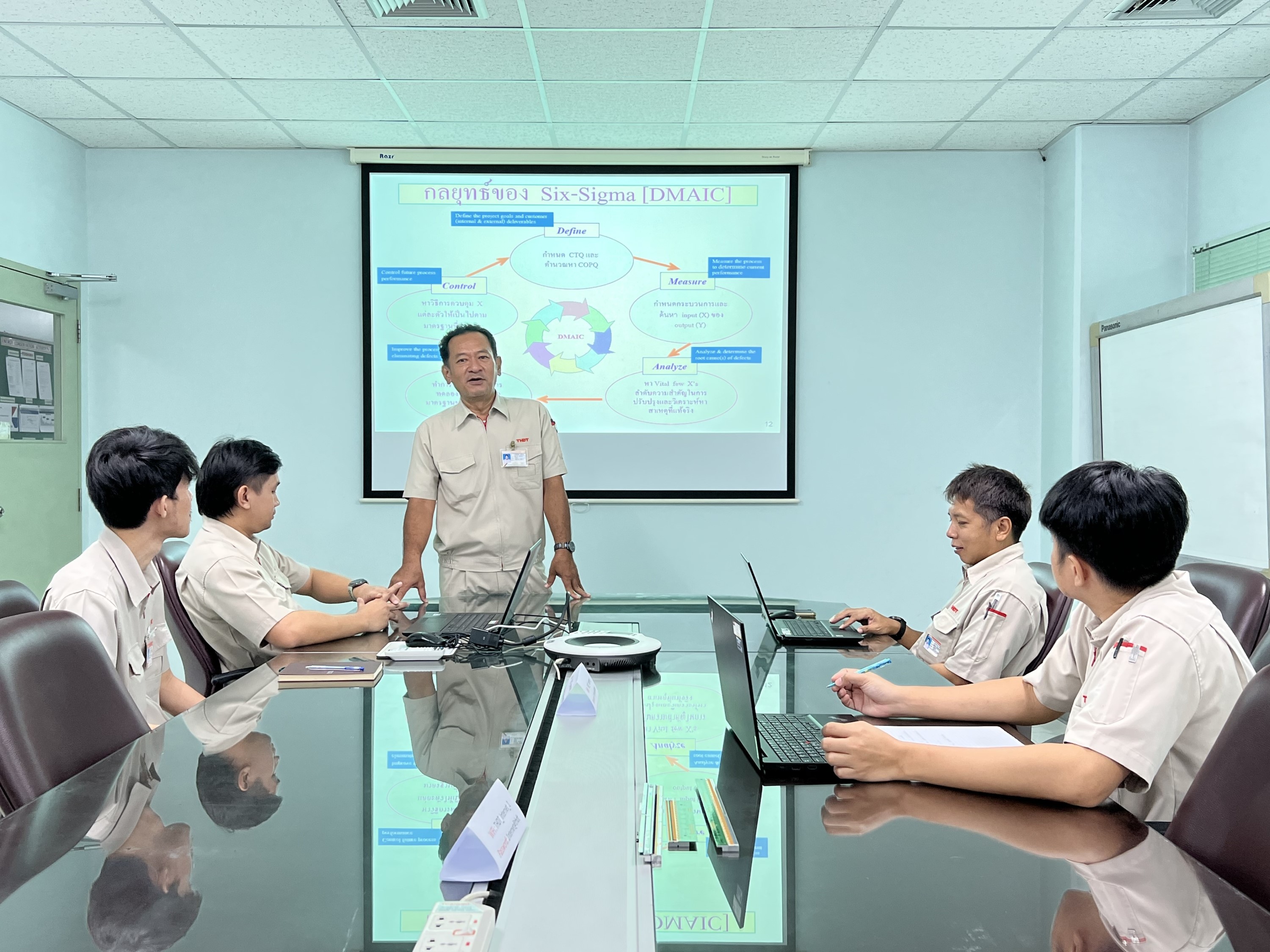 東芝ホクト電子タイ社　Director Satit Wongchompoo氏