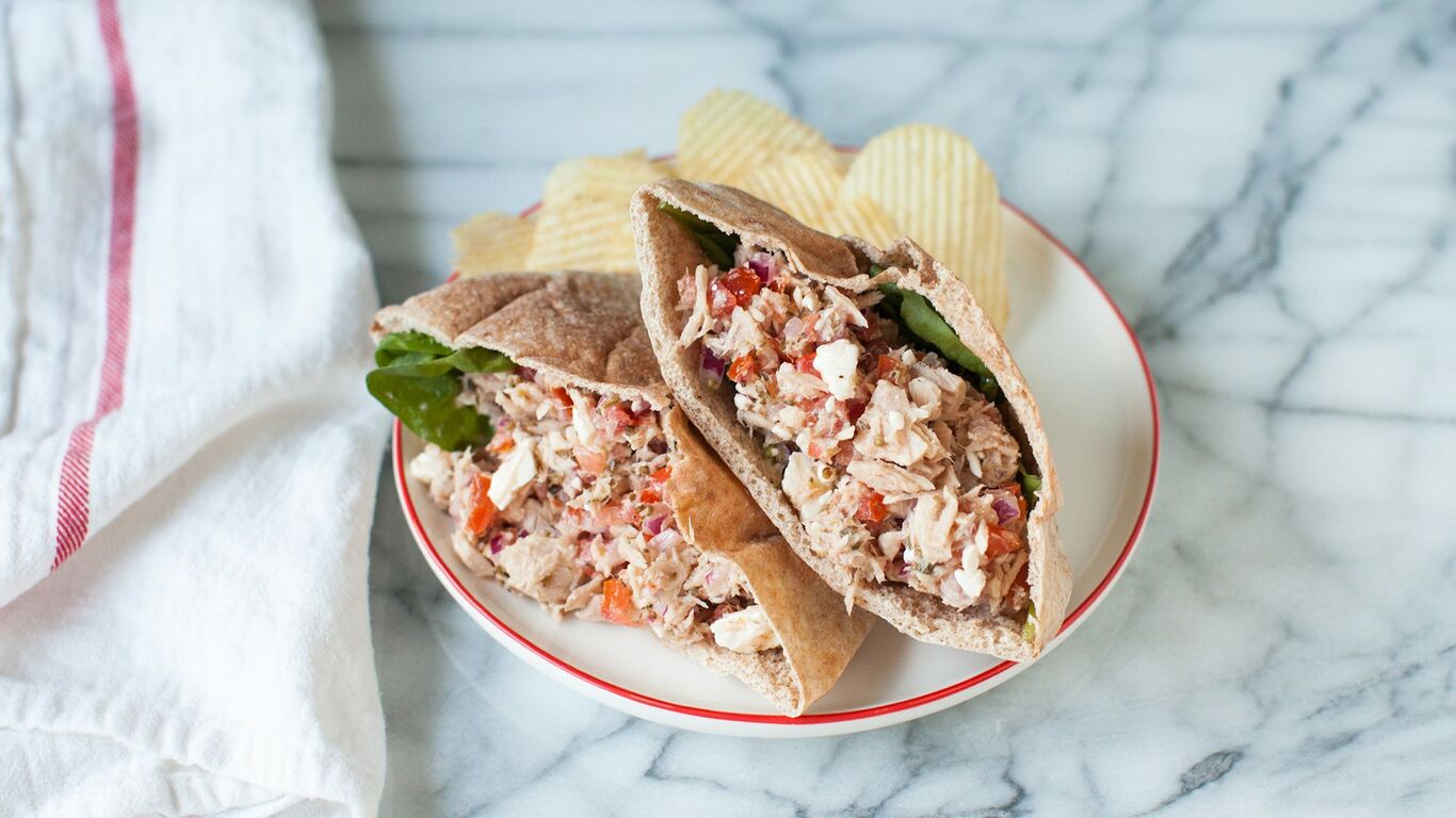 https://images-cdn.welcomesoftware.com/Zz1hYjhmZDJkNzRkODZiNzAyZTkwNjkwNTFlMGM0ZjAzYg==/greek-tuna-salad-pockets-the-little-kitchen.jpg?width=1366