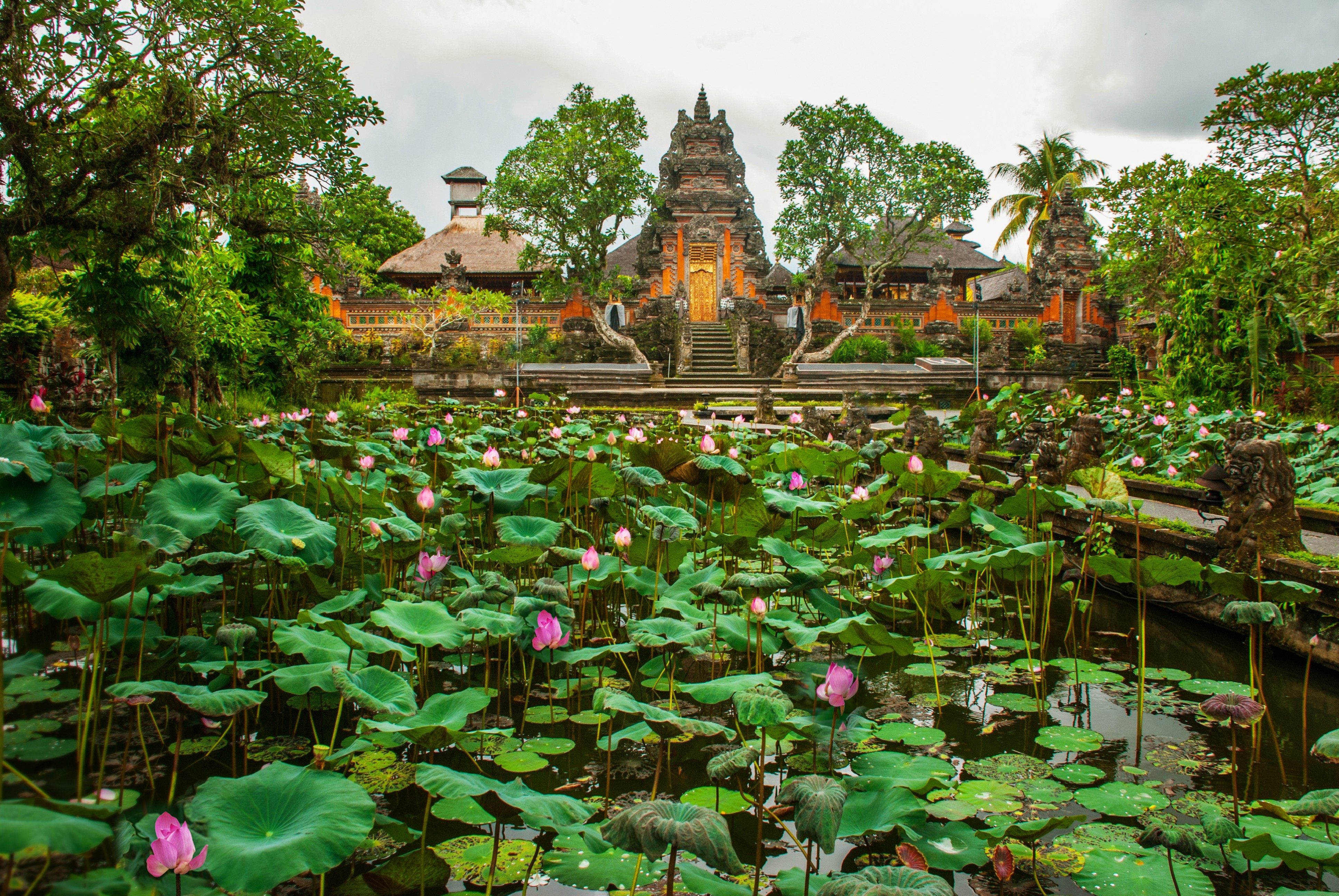 Taman Saraswati Temple