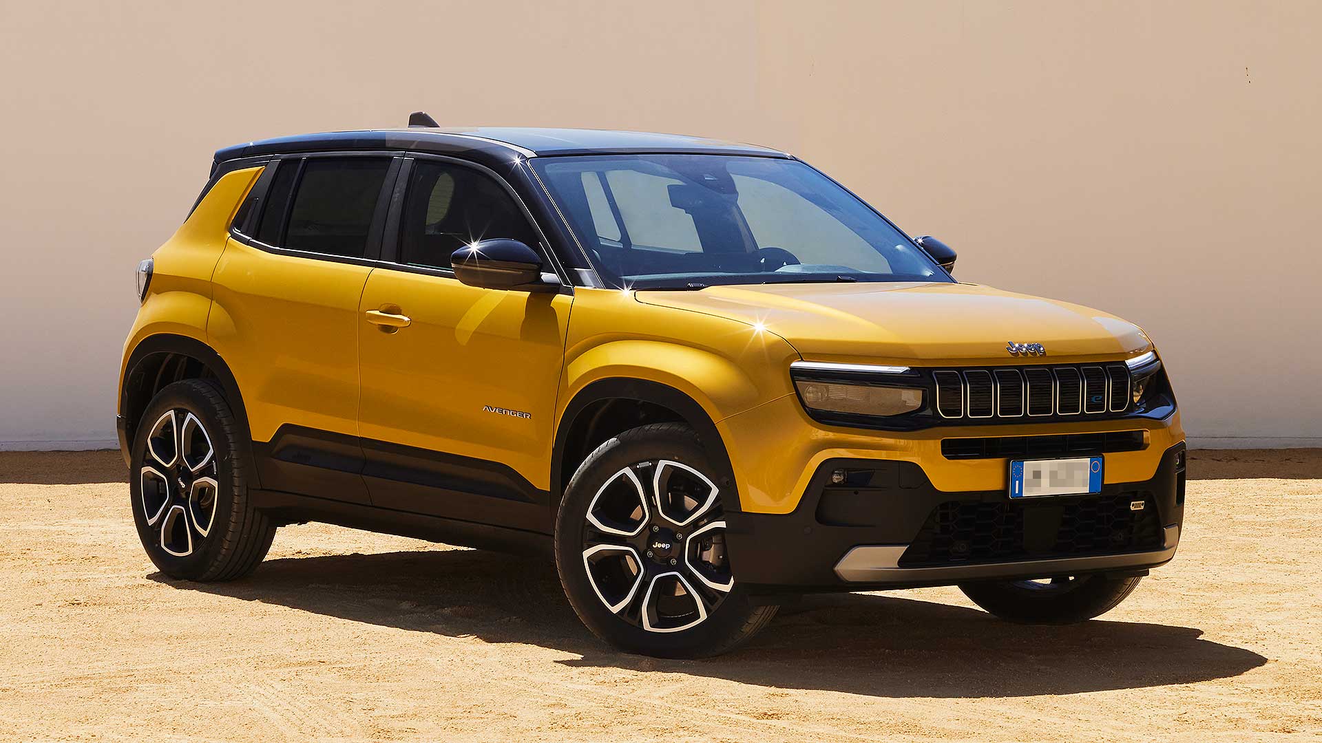 Jeep Avenger in yellow parked 