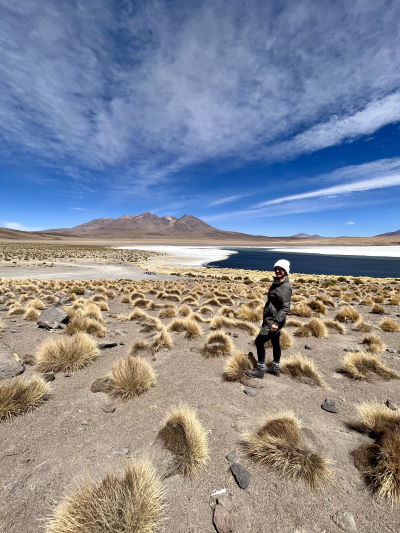 Andreja Počkaj uživa v varnem in zabavnem solo potovanju po Boliviji, na sliki Uyuni puščava