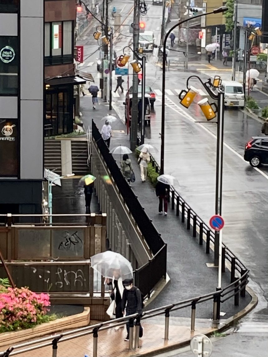 雨の日デートは 傘をささずに歩けるルートでエスコート Cheer Up 毎日のワクワクした暮らしを応援するポータルメディア