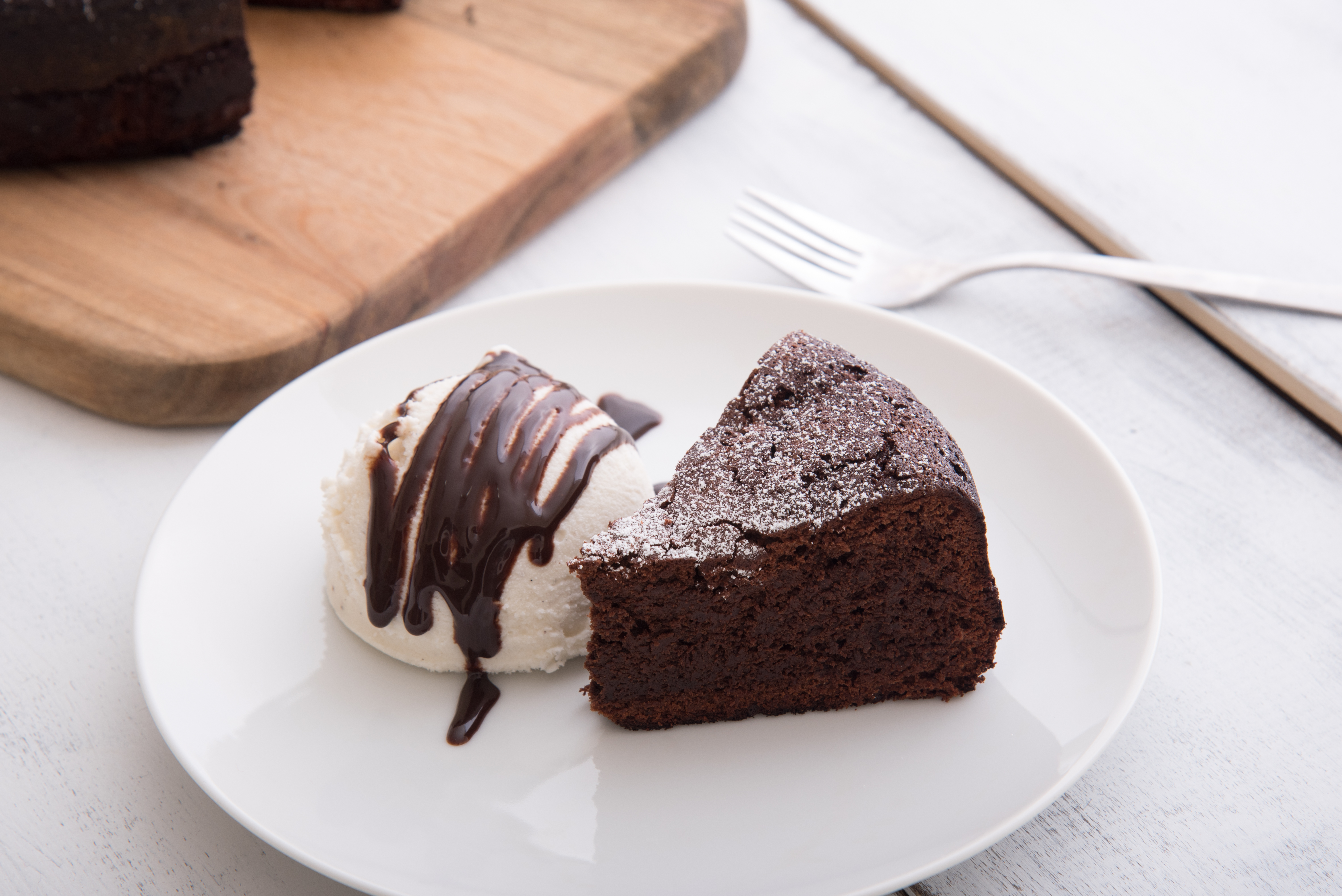 chocolate cake with ice cream