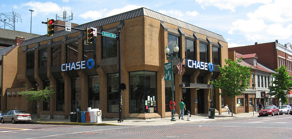 1024px-Chase_Bank_Athens_OH_USA
