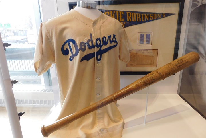 alt="JackieRobinsonjerseybat.jpg"