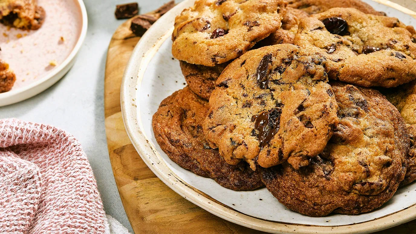 cranberry_chocolate_pecan_air_fryer_cookies_1376x774.webp