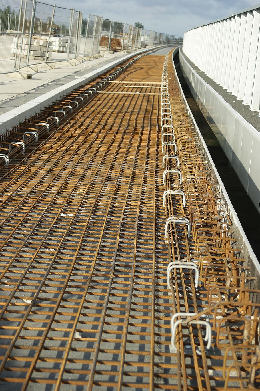 reinforcement-of-concrete-steel-concrete-construction-metal-reinforcement.jpg