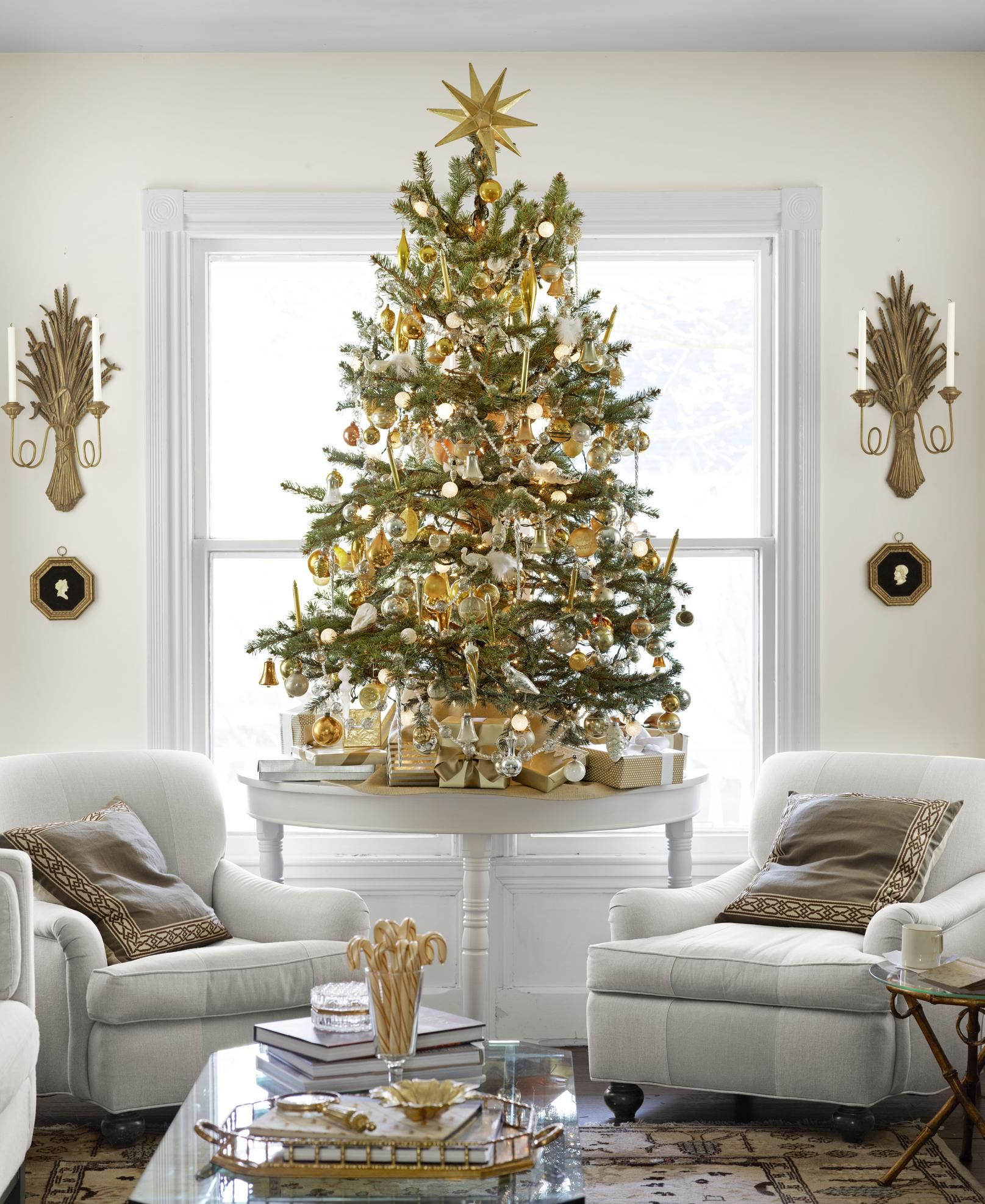 10 Christmas Decorating Ideas for Your Small Living Room